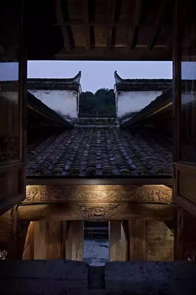 青瓦灰墻，高瓴飛檐，處處消磨時(shí)光