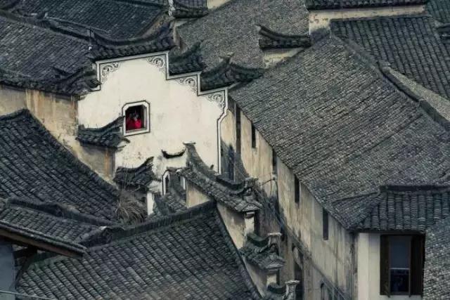 青瓦灰墻，高瓴飛檐，處處消磨時(shí)光