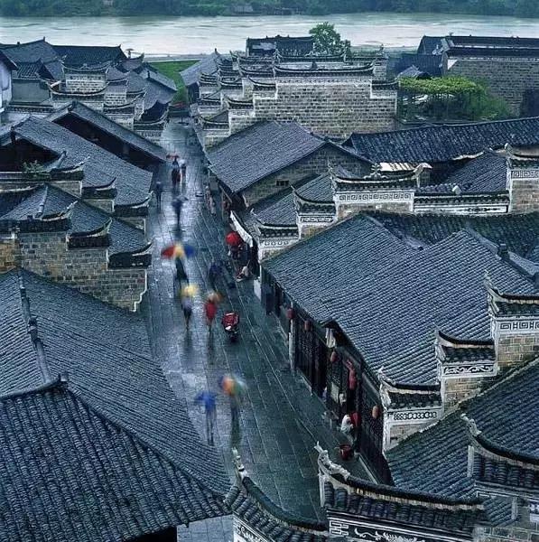 青瓦灰墻，高瓴飛檐，處處消磨時(shí)光