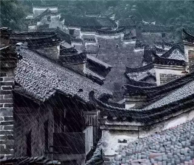 青瓦灰墻，高瓴飛檐，處處消磨時(shí)光